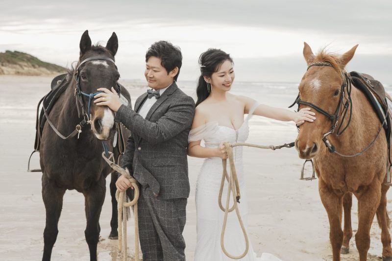PixCake Jun Ji-hyun et al. riding on the back of a horse